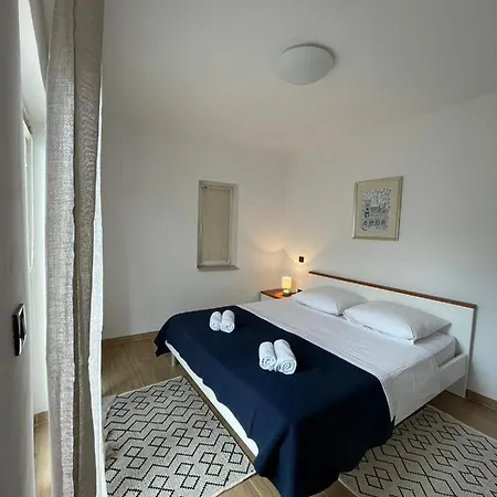 Frina Ii, Island Hvar Lägenhet