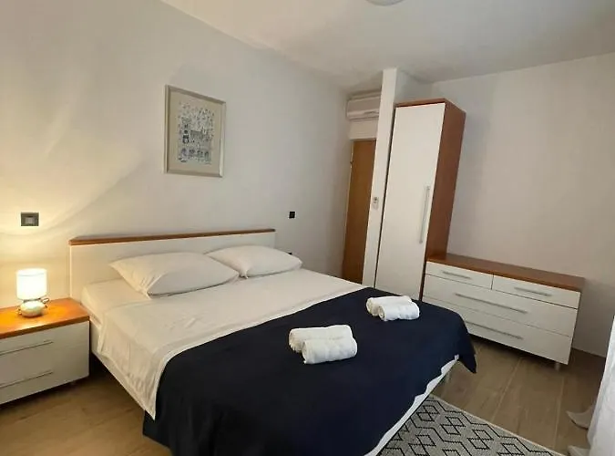 Frina Ii, Island Hvar Jelsa (Hvar)