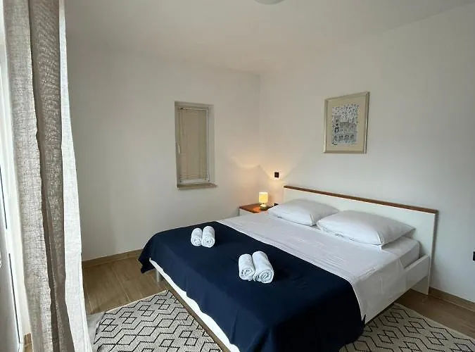 Frina Ii, Island Hvar * Jelsa (Hvar)
